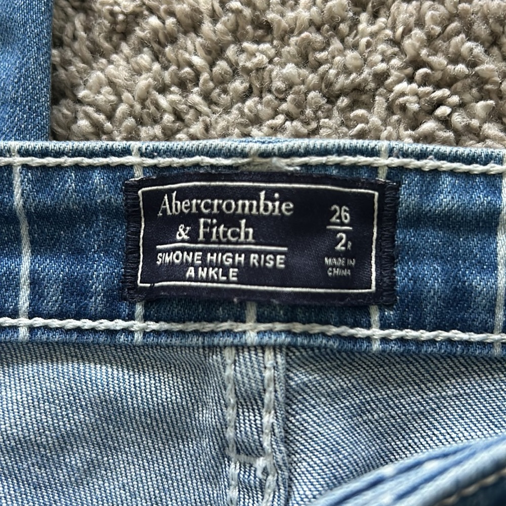 A&F High Rise Jeans - Picture 3 of 4